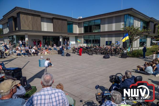 Zon, sfeer en kramen, Schapenmarkt Oldebroek 2025 - © NWVFoto.nl