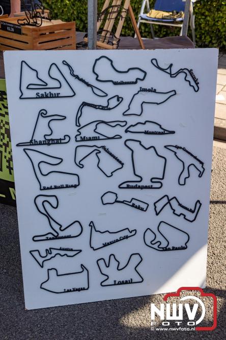 Zon, sfeer en kramen, Schapenmarkt Oldebroek 2025 - © NWVFoto.nl