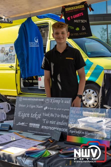 Zon, sfeer en kramen, Schapenmarkt Oldebroek 2025 - © NWVFoto.nl