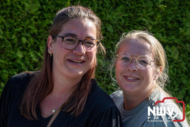 Zon, sfeer en kramen, Schapenmarkt Oldebroek 2025 - © NWVFoto.nl