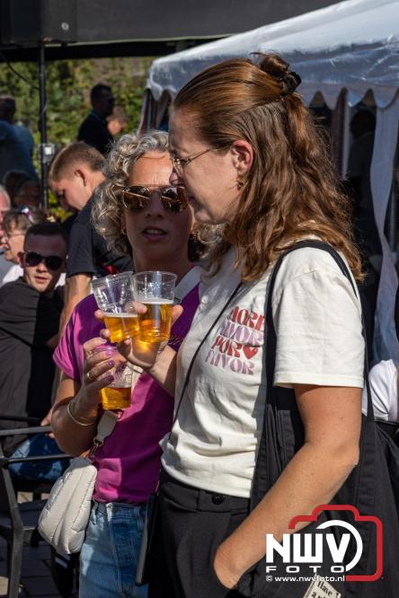 Zon, sfeer en kramen, Schapenmarkt Oldebroek 2025 - © NWVFoto.nl