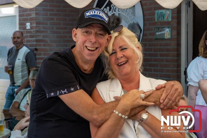 Zon, sfeer en kramen, Schapenmarkt Oldebroek 2025 - © NWVFoto.nl