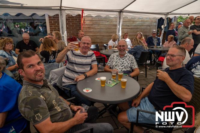 Zon, sfeer en kramen, Schapenmarkt Oldebroek 2025 - © NWVFoto.nl