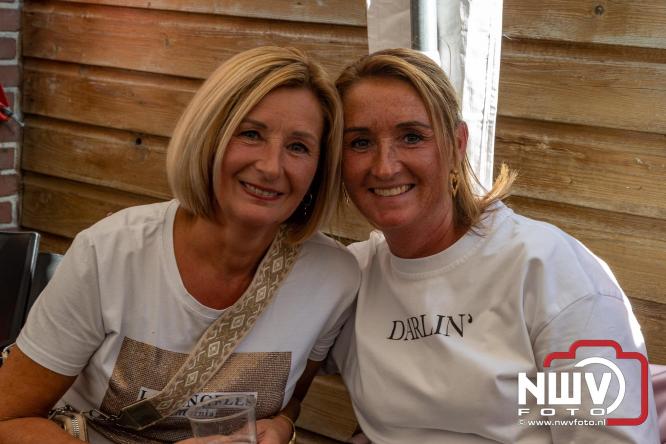 Zon, sfeer en kramen, Schapenmarkt Oldebroek 2025 - © NWVFoto.nl