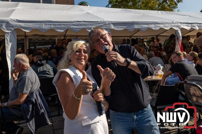 Zon, sfeer en kramen, Schapenmarkt Oldebroek 2025 - © NWVFoto.nl