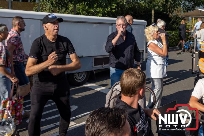 Zon, sfeer en kramen, Schapenmarkt Oldebroek 2025 - © NWVFoto.nl