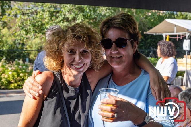 Zon, sfeer en kramen, Schapenmarkt Oldebroek 2025 - © NWVFoto.nl