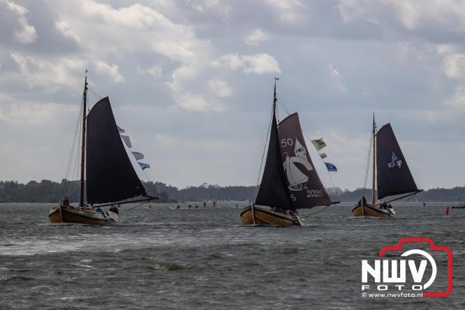 Terugkomst botters van de wedstrijd naar de haven van Elburg. - © NWVFoto.nl