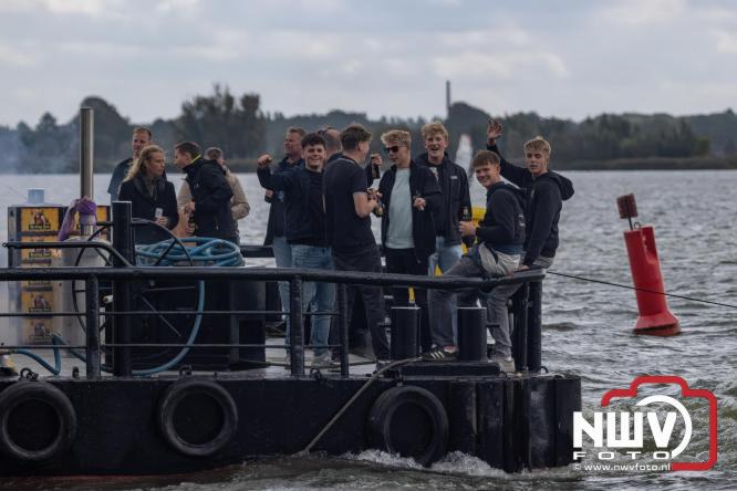 Terugkomst botters van de wedstrijd naar de haven van Elburg. - © NWVFoto.nl
