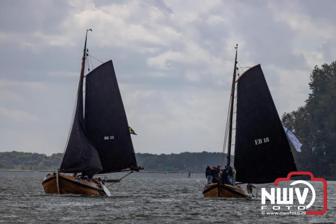 Terugkomst botters van de wedstrijd naar de haven van Elburg. - © NWVFoto.nl