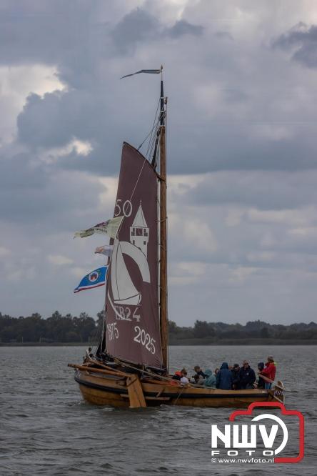 Terugkomst botters van de wedstrijd naar de haven van Elburg. - © NWVFoto.nl