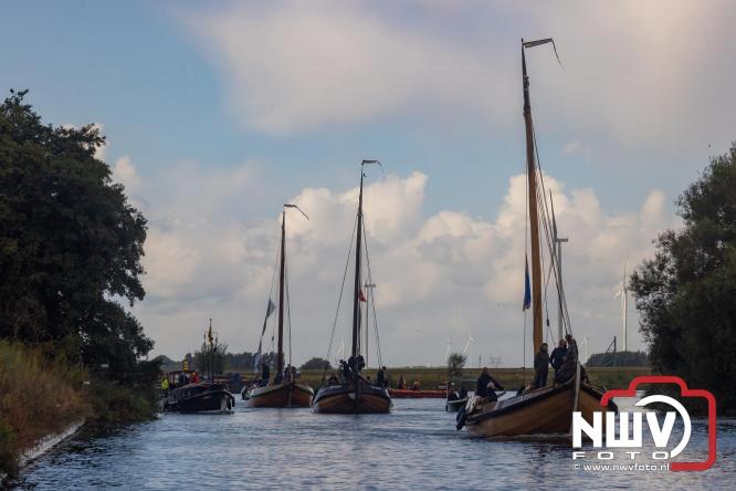 Terugkomst botters van de wedstrijd naar de haven van Elburg. - © NWVFoto.nl