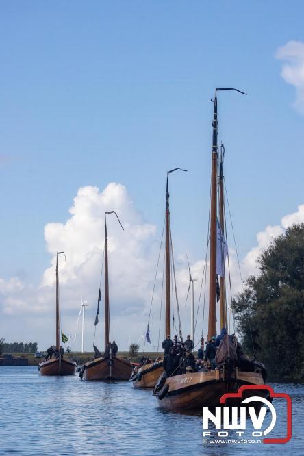Terugkomst botters van de wedstrijd naar de haven van Elburg. - © NWVFoto.nl