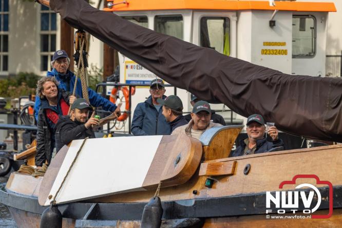 Terugkomst botters van de wedstrijd naar de haven van Elburg. - © NWVFoto.nl