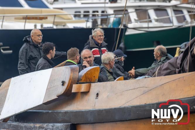 Terugkomst botters van de wedstrijd naar de haven van Elburg. - © NWVFoto.nl