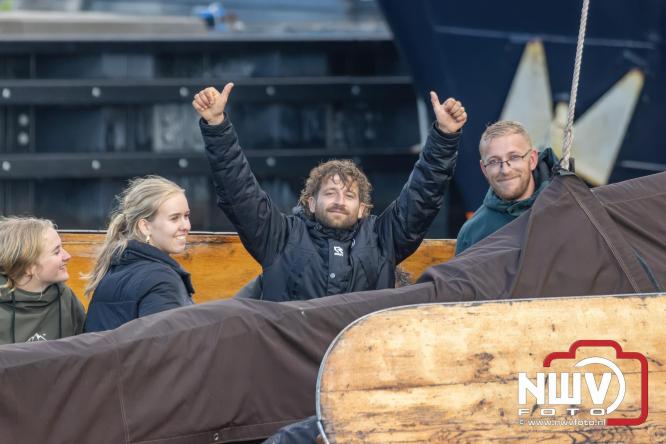 Terugkomst botters van de wedstrijd naar de haven van Elburg. - © NWVFoto.nl