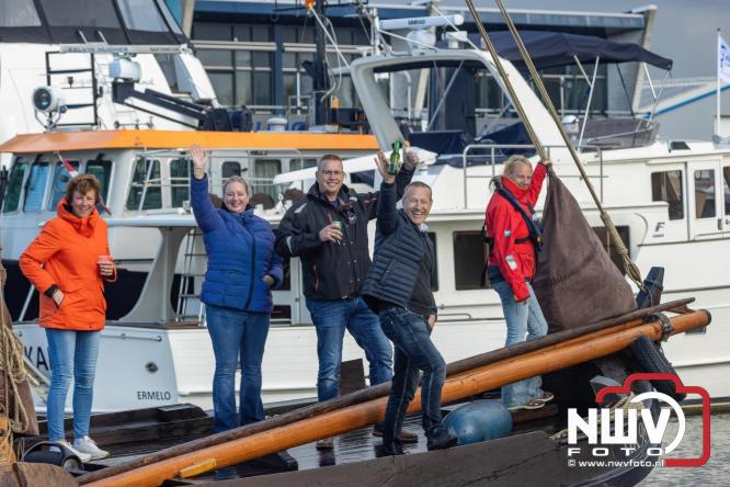 Terugkomst botters van de wedstrijd naar de haven van Elburg. - © NWVFoto.nl