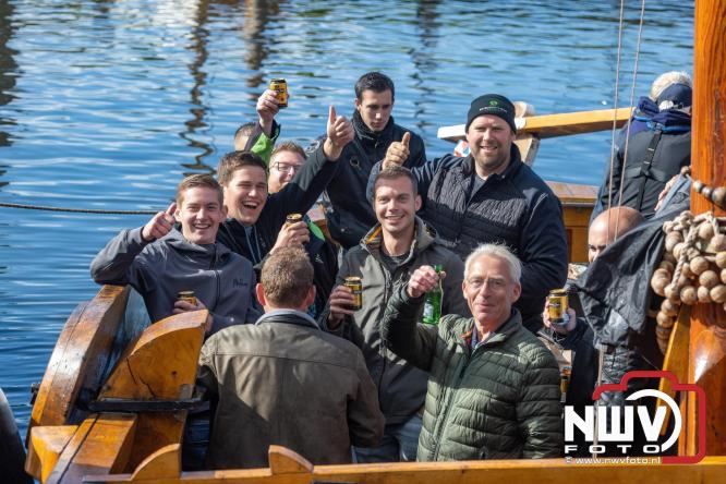 Terugkomst botters van de wedstrijd naar de haven van Elburg. - © NWVFoto.nl