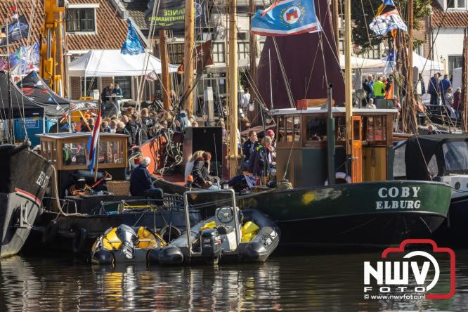 Terugkomst botters van de wedstrijd naar de haven van Elburg. - © NWVFoto.nl