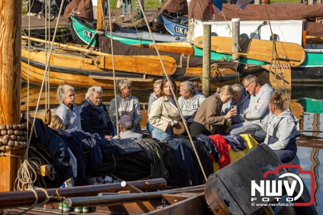 Terugkomst botters van de wedstrijd naar de haven van Elburg. - © NWVFoto.nl