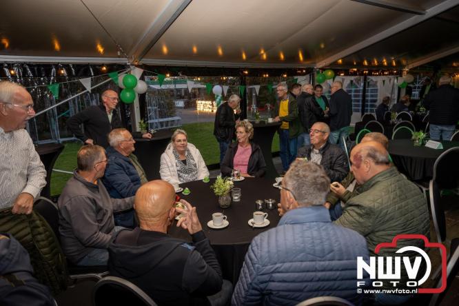 Onder luid applaus en in een tot de nok gevulde feesttent vierde Owios uit Oldebroek haar 100-jarig jubileum met een onvergetelijke receptie. - © NWVFoto.nl