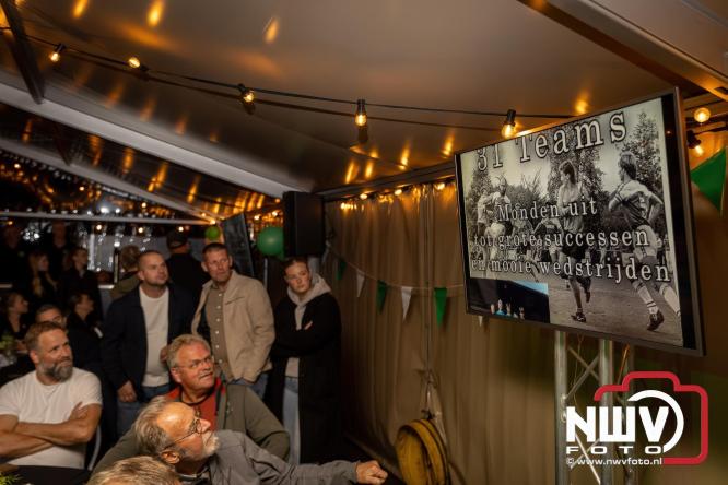 Onder luid applaus en in een tot de nok gevulde feesttent vierde Owios uit Oldebroek haar 100-jarig jubileum met een onvergetelijke receptie. - © NWVFoto.nl