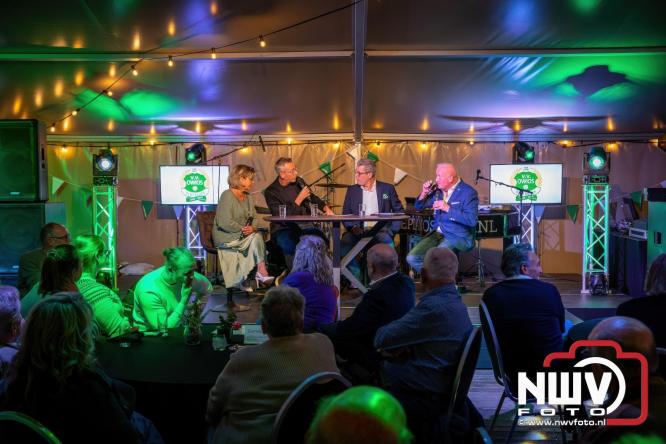Onder luid applaus en in een tot de nok gevulde feesttent vierde Owios uit Oldebroek haar 100-jarig jubileum met een onvergetelijke receptie. - © NWVFoto.nl
