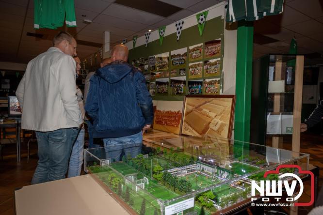 Onder luid applaus en in een tot de nok gevulde feesttent vierde Owios uit Oldebroek haar 100-jarig jubileum met een onvergetelijke receptie. - © NWVFoto.nl