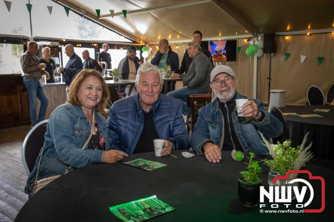 Op de laatste feestdag van het 100 jarig bestaan van Owios werd er gevoetbald tegen vv Hattem en verdeelde de teams de punten. - © NWVFoto.nl