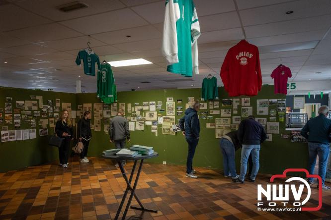 Op de laatste feestdag van het 100 jarig bestaan van Owios werd er gevoetbald tegen vv Hattem en verdeelde de teams de punten. - © NWVFoto.nl