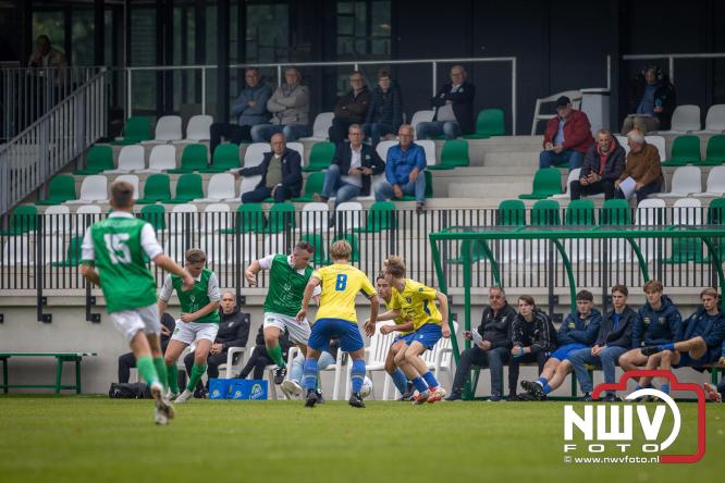 Op de laatste feestdag van het 100 jarig bestaan van Owios werd er gevoetbald tegen vv Hattem en verdeelde de teams de punten. - © NWVFoto.nl