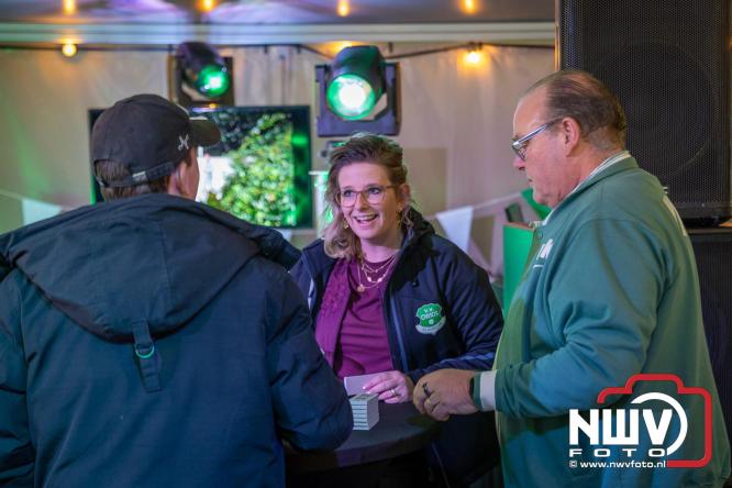 Op de laatste feestdag van het 100 jarig bestaan van Owios werd er gevoetbald tegen vv Hattem en verdeelde de teams de punten. - © NWVFoto.nl