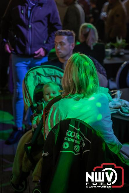 Op de laatste feestdag van het 100 jarig bestaan van Owios werd er gevoetbald tegen vv Hattem en verdeelde de teams de punten. - © NWVFoto.nl