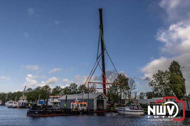 Boothuis KNRM Reddingstation Elburg uit het water gehaald voor renovatie. - © NWVFoto.nl