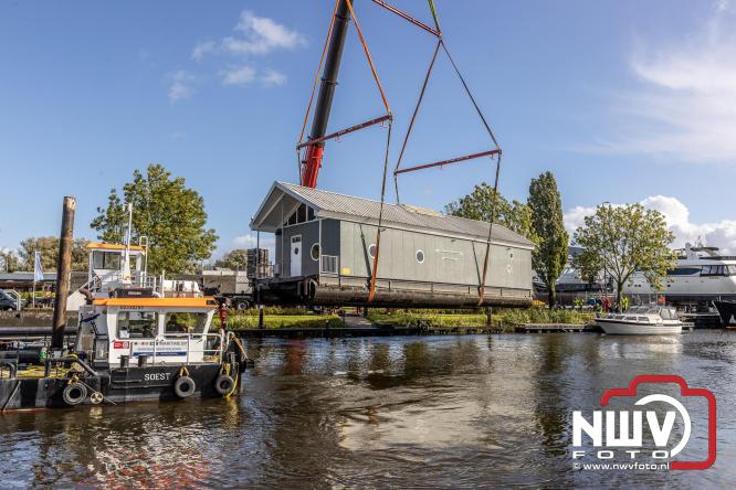 Boothuis KNRM Reddingstation Elburg uit het water gehaald voor renovatie. - © NWVFoto.nl