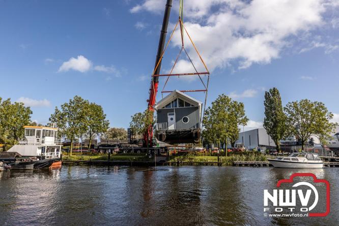 Boothuis KNRM Reddingstation Elburg uit het water gehaald voor renovatie. - © NWVFoto.nl