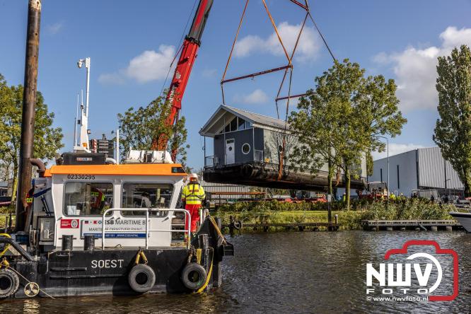 Boothuis KNRM Reddingstation Elburg uit het water gehaald voor renovatie. - © NWVFoto.nl