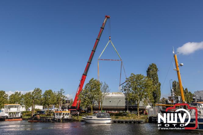 Boothuis KNRM Reddingstation Elburg uit het water gehaald voor renovatie. - © NWVFoto.nl