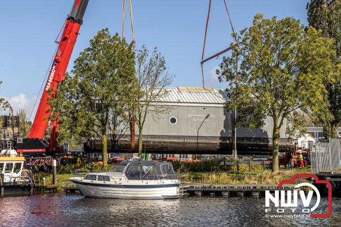 Boothuis KNRM Reddingstation Elburg uit het water gehaald voor renovatie. - © NWVFoto.nl