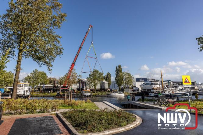 Boothuis KNRM Reddingstation Elburg uit het water gehaald voor renovatie. - © NWVFoto.nl