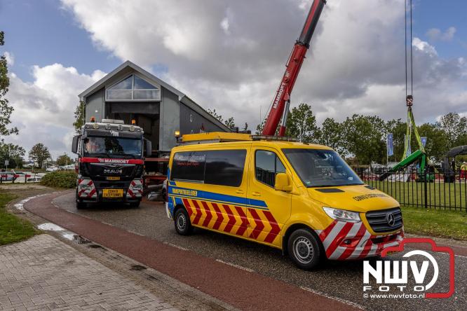 Boothuis KNRM Reddingstation Elburg uit het water gehaald voor renovatie. - © NWVFoto.nl