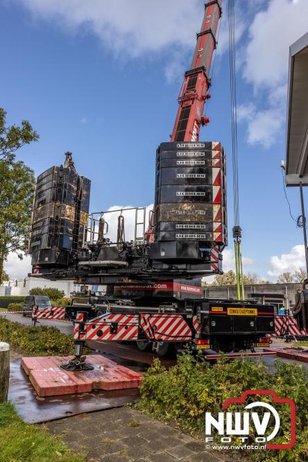 Boothuis KNRM Reddingstation Elburg uit het water gehaald voor renovatie. - © NWVFoto.nl