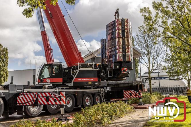 Boothuis KNRM Reddingstation Elburg uit het water gehaald voor renovatie. - © NWVFoto.nl
