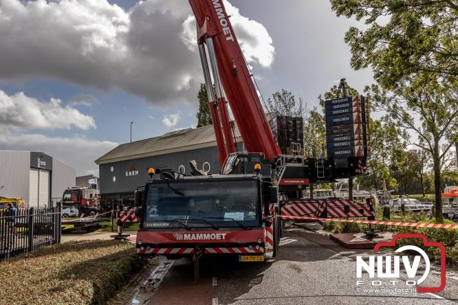 Boothuis KNRM Reddingstation Elburg uit het water gehaald voor renovatie. - © NWVFoto.nl