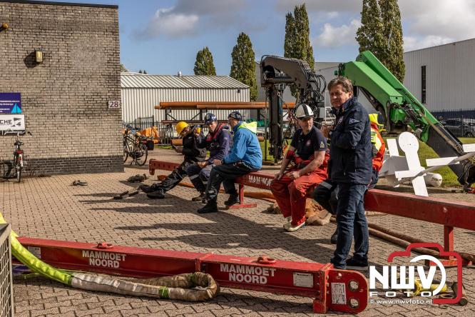 Boothuis KNRM Reddingstation Elburg uit het water gehaald voor renovatie. - © NWVFoto.nl