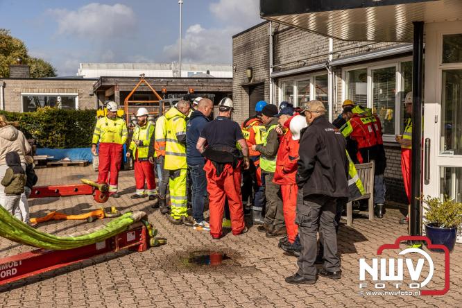 Boothuis KNRM Reddingstation Elburg uit het water gehaald voor renovatie. - © NWVFoto.nl