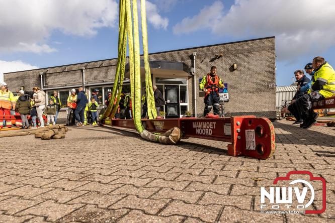 Boothuis KNRM Reddingstation Elburg uit het water gehaald voor renovatie. - © NWVFoto.nl