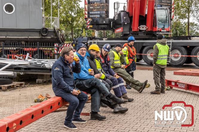 Boothuis KNRM Reddingstation Elburg uit het water gehaald voor renovatie. - © NWVFoto.nl