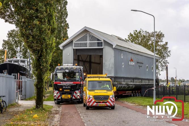 Boothuis KNRM Reddingstation Elburg uit het water gehaald voor renovatie. - © NWVFoto.nl