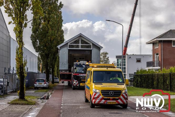 Boothuis KNRM Reddingstation Elburg uit het water gehaald voor renovatie. - © NWVFoto.nl